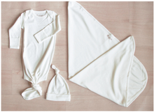 Load image into Gallery viewer, Knotted Sleep gown and hat with blanket Gift Set