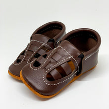 Load image into Gallery viewer, Soft Sole leather flexible handmade baby and toddler shoes moccs moccasins made in Peru genuine leather wide foot barefoot like shoes slip on feet sandal spring summer white neutral unisex
