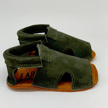 Load image into Gallery viewer, profile view of Soft Sole leather flexible handmade baby and toddler shoes moccs moccasins made in Peru genuine leather wide foot barefoot like shoes slip on feet sandal spring summer green emerald neutral unisex girl