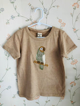 Load image into Gallery viewer, Organic Peruvian Native Cotton Tee with Parrot Embroidery Stitch Applique for Kids Hypoallergenic Brown Gender Neutral handmade for Pan American Apparel eco-friendly slow fashion Pakucho cotton short sleeves