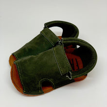 Load image into Gallery viewer, side view of Soft Sole leather flexible handmade baby and toddler shoes moccs moccasins made in Peru genuine leather wide foot barefoot like shoes slip on feet sandal spring summer green emerald neutral unisex girl
